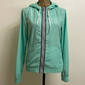 zine lightweight windbreaker